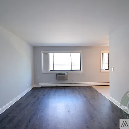 Image 2 - 6001 N Kenmore Ave, Unit 211 - Apartment for rent