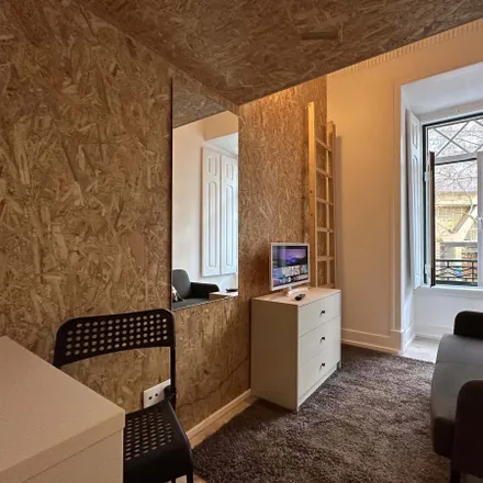 Rent this 6 bed room on Rua Visconde de Santarém 40 in 1000-268 Lisbon, Portugal