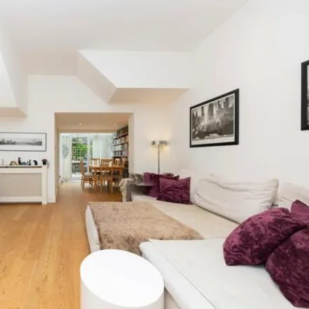 Buy this 2 bed apartment on Benbow Road in Londres, Great London