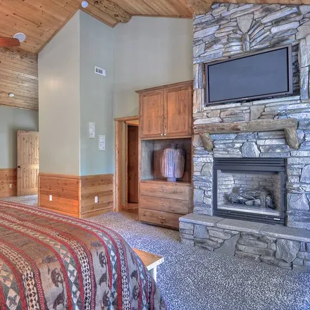 Rent this 6 bed house on Big Bear Lake in CA, 92315