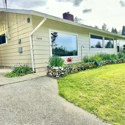 Buy this 3 bed house on 1638 Cedar Drive in Coos Bay, OR 97420