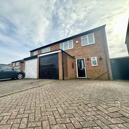 Buy this 3 bed duplex on Severn Close in Flitwick, MK45 1SJ