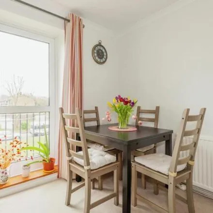 Image 5 - 7 Morden Close, Tadworth, KT20 5LF, United Kingdom - Apartment for sale