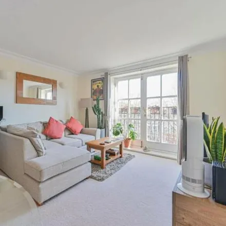 Buy this 1 bed apartment on 516 Lordship Lane in London, SE22 8GB