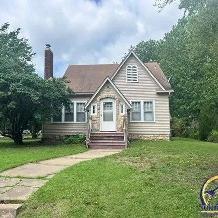 Buy this 2 bed house on 2643 Southeast Maryland Avenue in Highland Park, Topeka