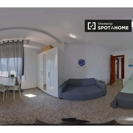 Rent this 5 bed room on Almenar in Avinguda de Campanar, 8