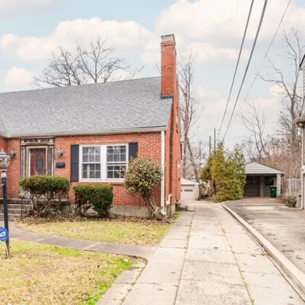 Rent this 3 bed house on 1209 Valley Drive in Audubon Park, Jefferson County