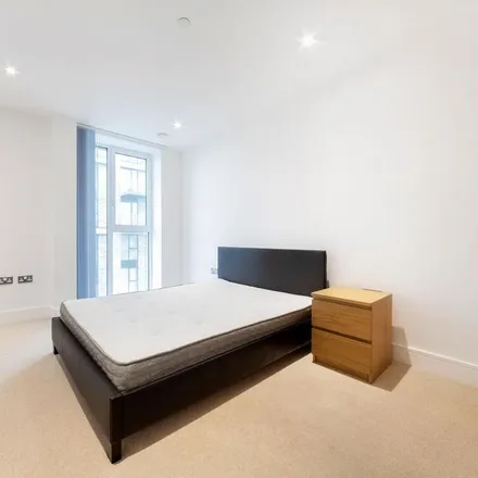 Image 5 - The Beans and Bubbles Company, 1 Hoy Street, London, E16 1ZA, United Kingdom - Apartment for rent