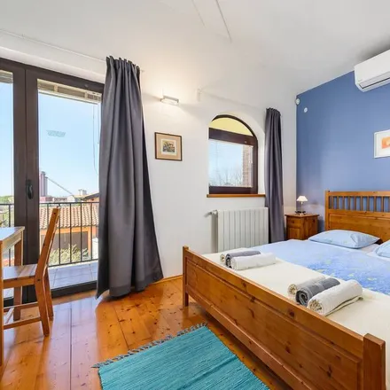 Rent this 4 bed house on 52463 Višnjan
