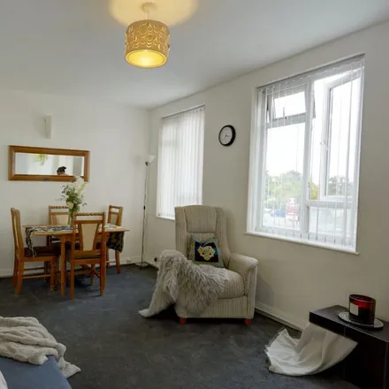 Image 9 - Sandwell, B68 0BZ, United Kingdom - Apartment for rent