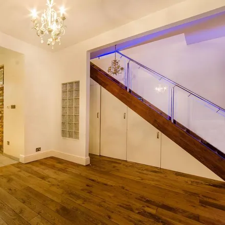 Image 5 - Narcissus Road, London, NW6 1TH, United Kingdom - Duplex for rent
