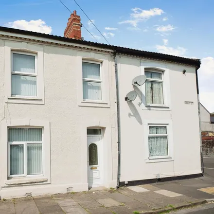 Rent this 3 bed townhouse on Naz General Store and Newsagent in 16 Forrest Street, Cardiff