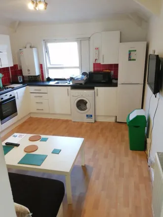 Rent this 3 bed room on 6 Prospect Street in Plymouth, PL4 8NX
