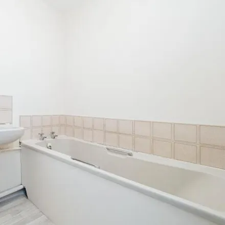 Image 4 - Britten court, Abbey Lane, Mill Meads, London, E15 2RS, United Kingdom - Apartment for sale