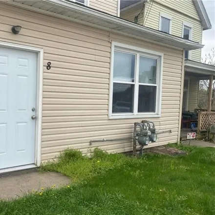 Image 2 - 4 Cuyler Avenue, Jeannette, PA 15644, USA - Apartment for rent