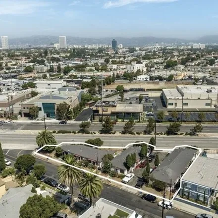 Image 1 - 4843 Saint Charles Place, Los Angeles, CA 90019, USA - House for sale