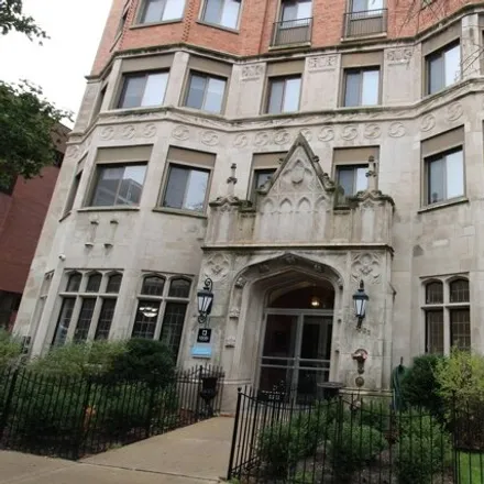 Rent this 3 bed apartment on Campus Towers in 1033-1035 West Loyola Avenue, Chicago