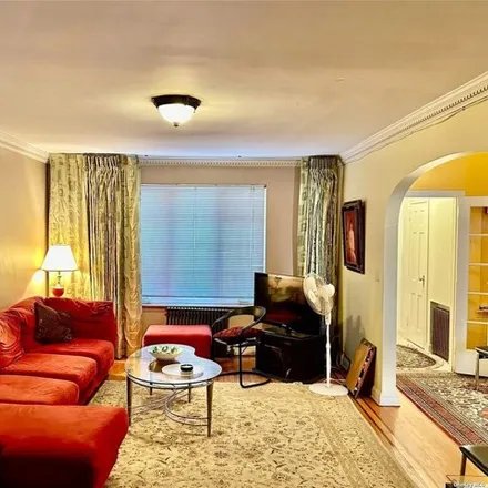 Image 3 - 99-50 64th Avenue, New York, NY 11374, USA - House for sale