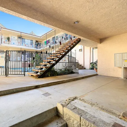 Image 5 - 8924 Van Nuys Boulevard, Los Angeles, CA 91402, USA - Townhouse for sale