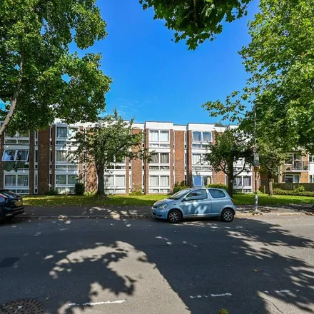 Image 2 - Lovelace Gardens, London, KT6 6SN, United Kingdom - Apartment for rent