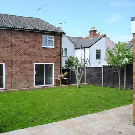 Rent this 4 bed house on Elm Road in Horsell, GU21 7PA