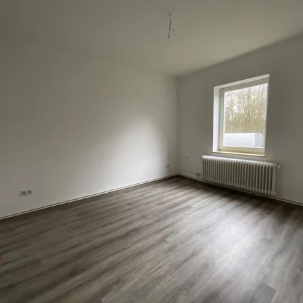 Rent this 3 bed apartment on Dirschauer Straße in 26388 Wilhelmshaven, Germany