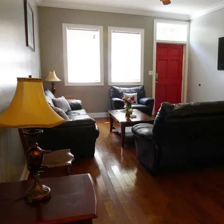 Rent this 4 bed townhouse on Pittsburgh