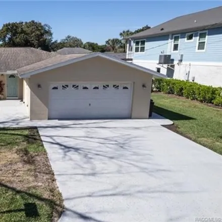 Image 1 - 3872 North Nokomis Point, Crystal River, Citrus County, FL 34428, USA - House for sale