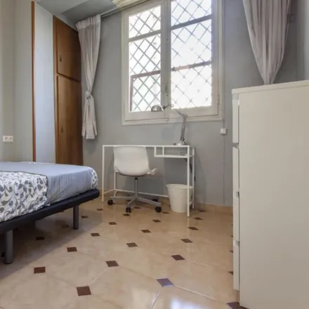 Rent this 7 bed room on Carrer de Císcar in 37, 46005 Valencia