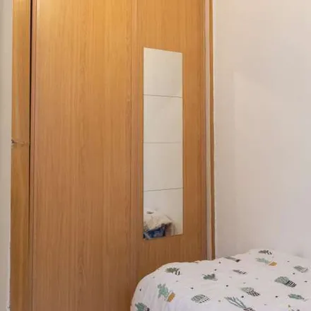 Rent this 3 bed apartment on Tierra in Calle de Guzmán el Bueno, 52