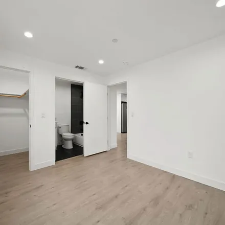 Image 2 - 120 Council Street, Los Angeles, CA 90004, USA - Apartment for rent