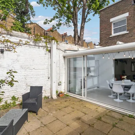 Rent this 3 bed apartment on Clock Tower Mews in London, N1 7BB