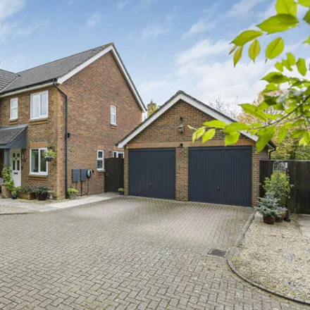 Buy this 4 bed house on Cray Court in Didcot, OX11 7UE