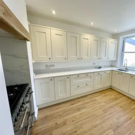 Image 2 - Wharfe View Road, Ilkley, LS29 8DX, United Kingdom - Townhouse for rent