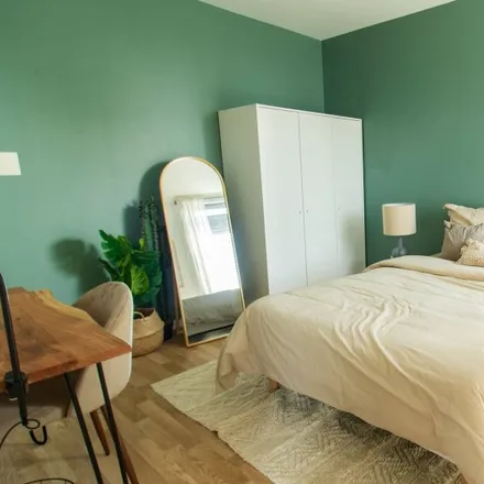 Rent this 4 bed room on Entrepôt Macdonald in Rue Cesária Évora, 75019 Paris