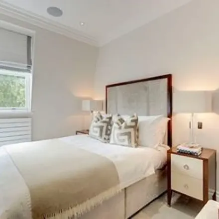 Image 5 - Willow House, Central Avenue, London, N2 8EL, United Kingdom - Apartment for rent
