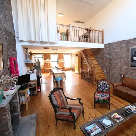Rent this 3 bed townhouse on New York