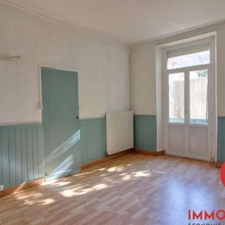 Rent this 2 bed apartment on 1 Impasse du Baron in 30150 Roquemaure, France