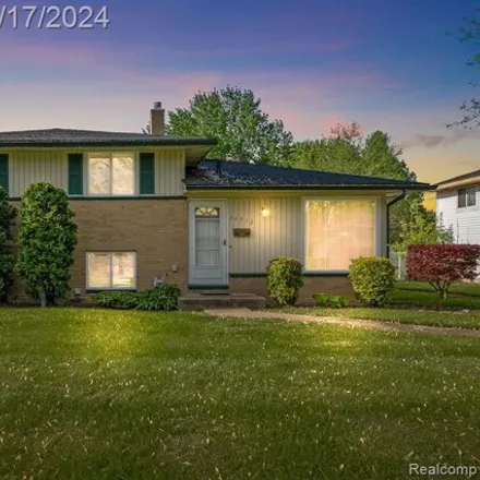 Buy this 3 bed house on 34685 Sandwood Drive in Sterling Heights, MI 48310