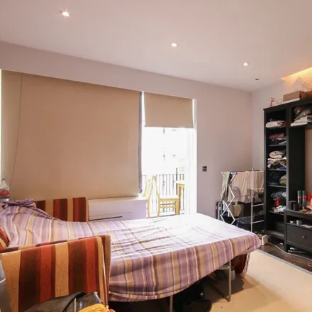 Rent this 4 bed room on 1-26 Wiltshire Close in London, SW3 2NT