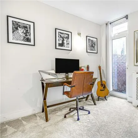 Image 3 - Querrin Street, London, SW6 2RF, United Kingdom - Apartment for sale