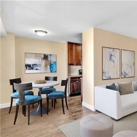 Image 1 - The Brittany, 875 Morrison Avenue, New York, NY 10473, USA - Apartment for sale