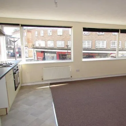 Image 2 - Romanian Store, 15 Market Parade, Warblington, PO9 1PY, United Kingdom - Apartment for rent