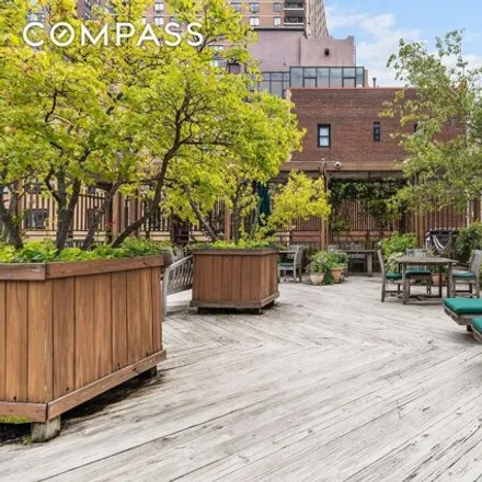 Image 7 - 17 Waverly Place, New York, NY 10003, USA - Apartment for sale