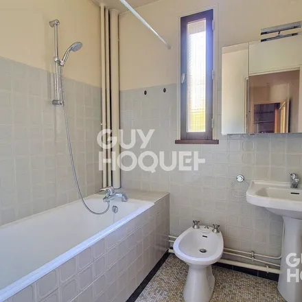 Image 5 - 5 Avenue Curie, 92370 Chaville, France - Apartment for rent