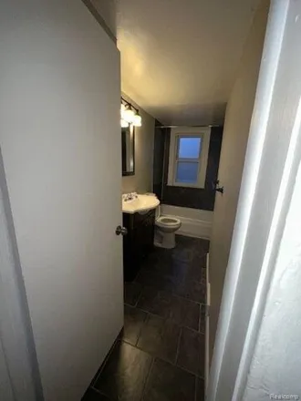 Image 2 - 331 Girard Avenue, Royal Oak, MI 48073, USA - Apartment for rent