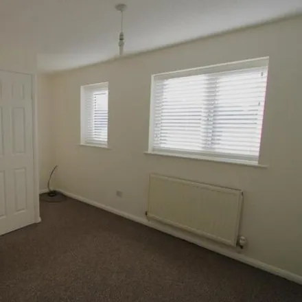 Image 5 - Farnborough Drive, Old Cantley, DN4 6PR, United Kingdom - Townhouse for rent