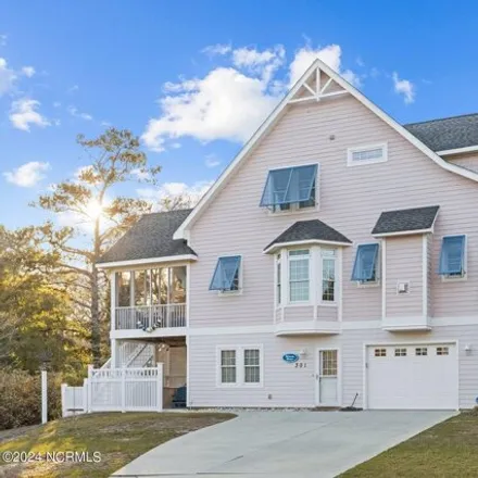 Image 1 - 301 Lord Berkley Drive, Emerald Isle, NC 28594, USA - House for sale