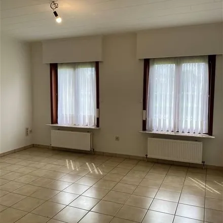 Rent this 4 bed apartment on Haanhoutstraat 102 in 9080 Lochristi, Belgium