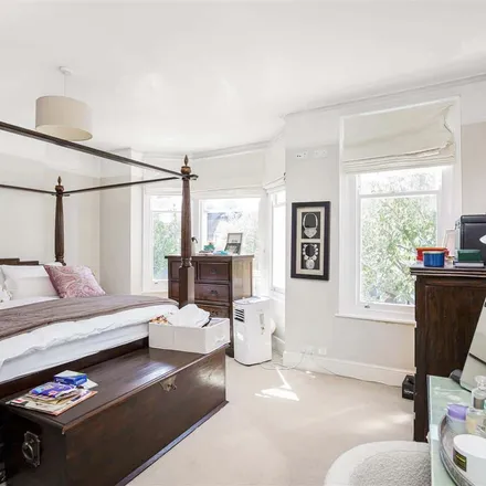 Rent this 5 bed duplex on 4 Grosvenor Avenue in London, SW14 8BX